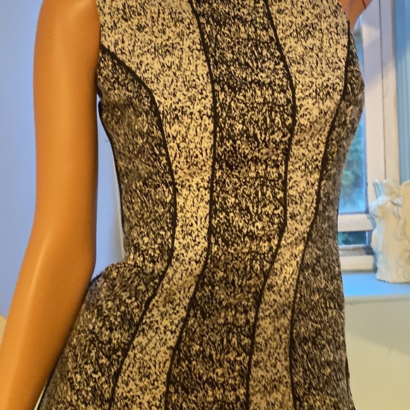 H & M BLACK & WHITE PRINT SUMMER SCOOTER DRESS SIZE 6. FIGURE FLATTERING FIT - Picture 2 of 7